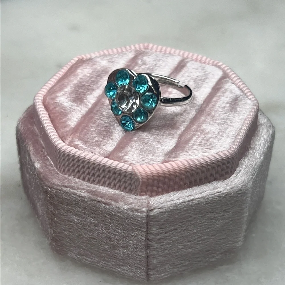 Elegant Silver and Blue Heart Ring